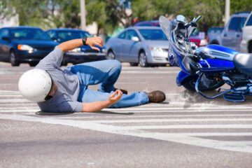 Unfall Betriebsfahrt – Fahren eines Motorrads auf dem Hinterrad – Wheely