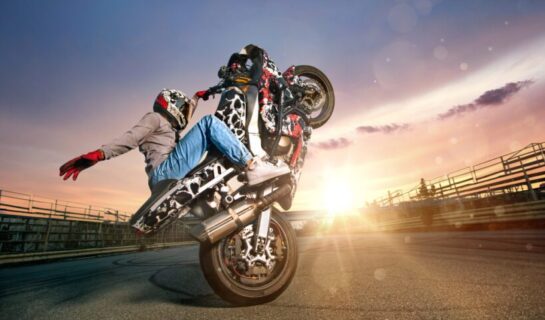 Unfallversicherung – Arbeitsunfall – Motorradfahren auf dem Hinterrad