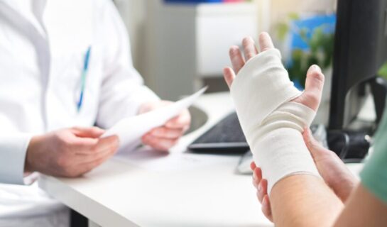 Bewertung einer unfallbedingten Schädigung der Finger der Greifhand in Unfallversicherung