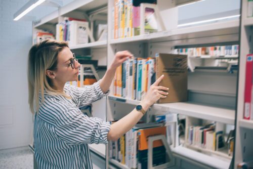 Arbeitsunfall in Bibliothek Verletzenrente